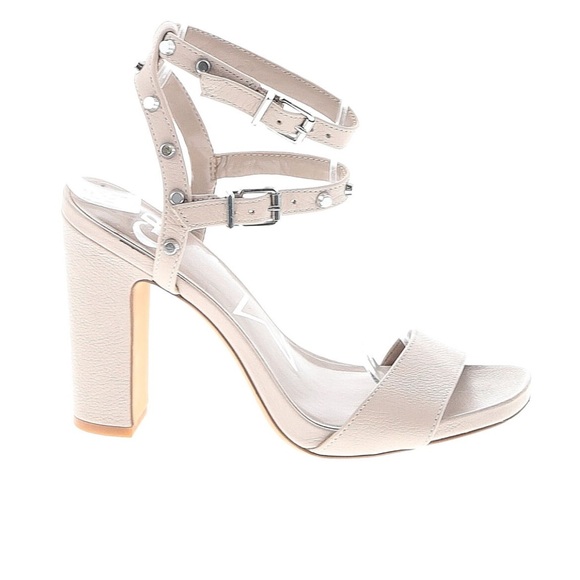 Gianni Bini Rockstud Ivory Woman’s Heels - size 6.5 - Picture 2 of 8
